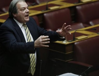 Βουλή: Αντιπαράθεση Κ. Κατσίκη με εκπρόσωπο μεταναστών